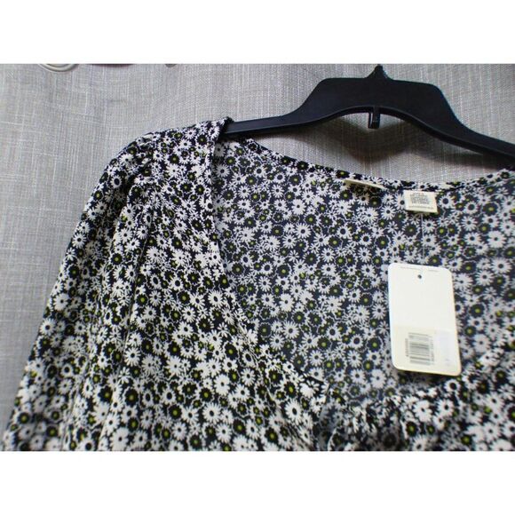 Levi’s Trendy Plus Size Embry Tie Blouse, Black, 2X - Picture 10 of 12